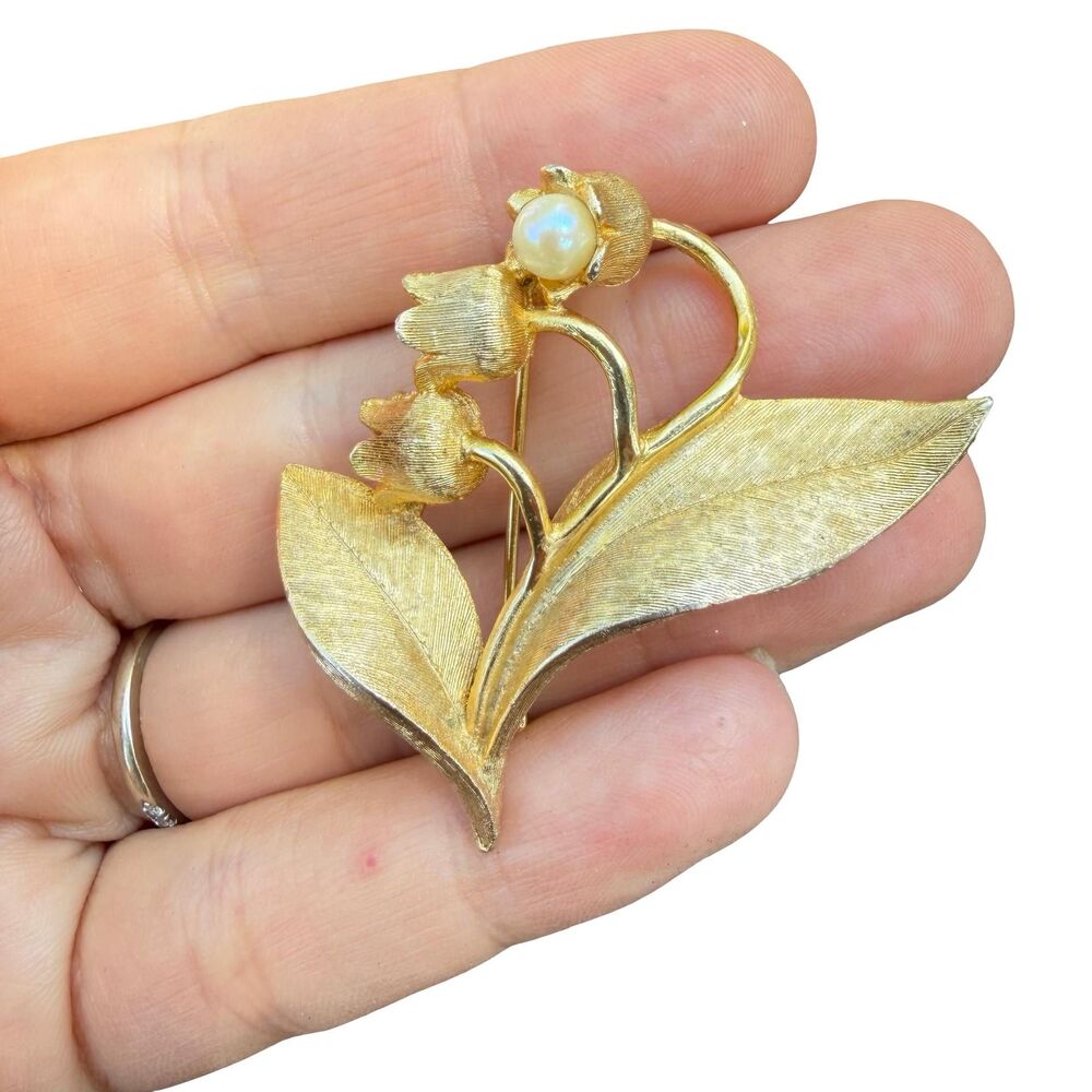 Vintage Goldtone Faux Pearl Textured Figural Tulip Flower Pin Brooch